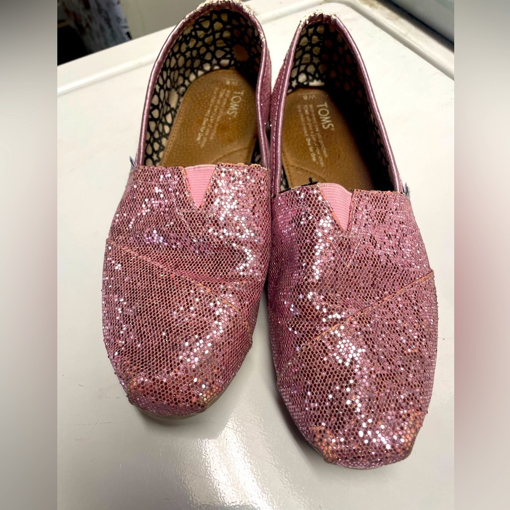 Pink sparkly toms size 8 comes with bag as well